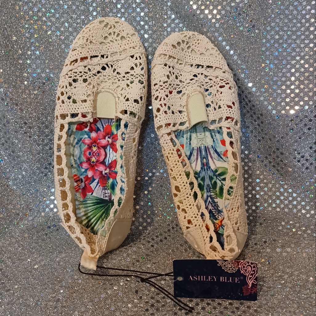 Ashley Blue Brand Cream Crochet Flats  Nwt Sz 8